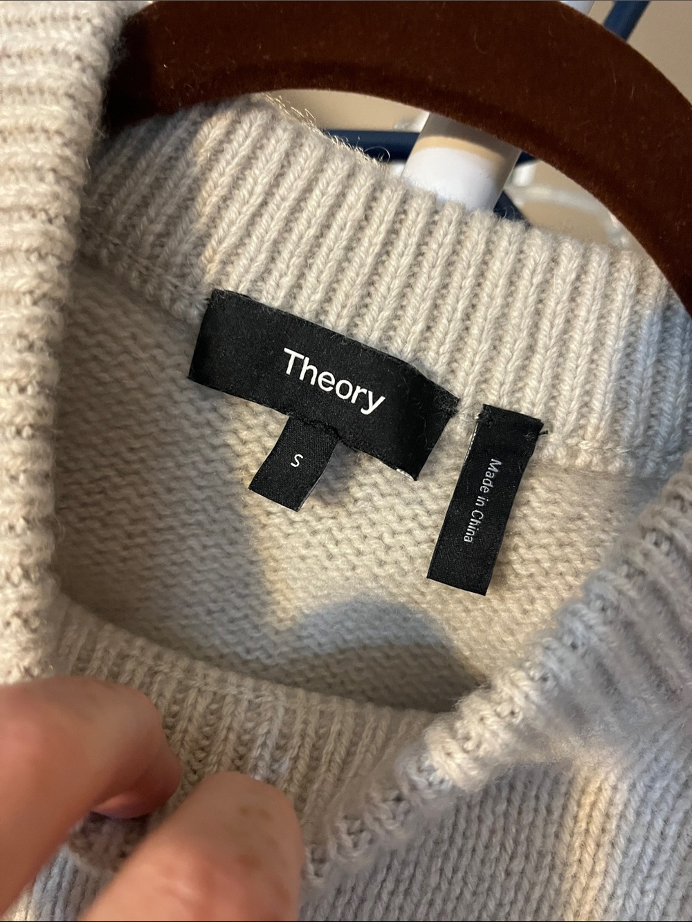 Theory cashmere sweater vest🖤 - Picture 5 of 11